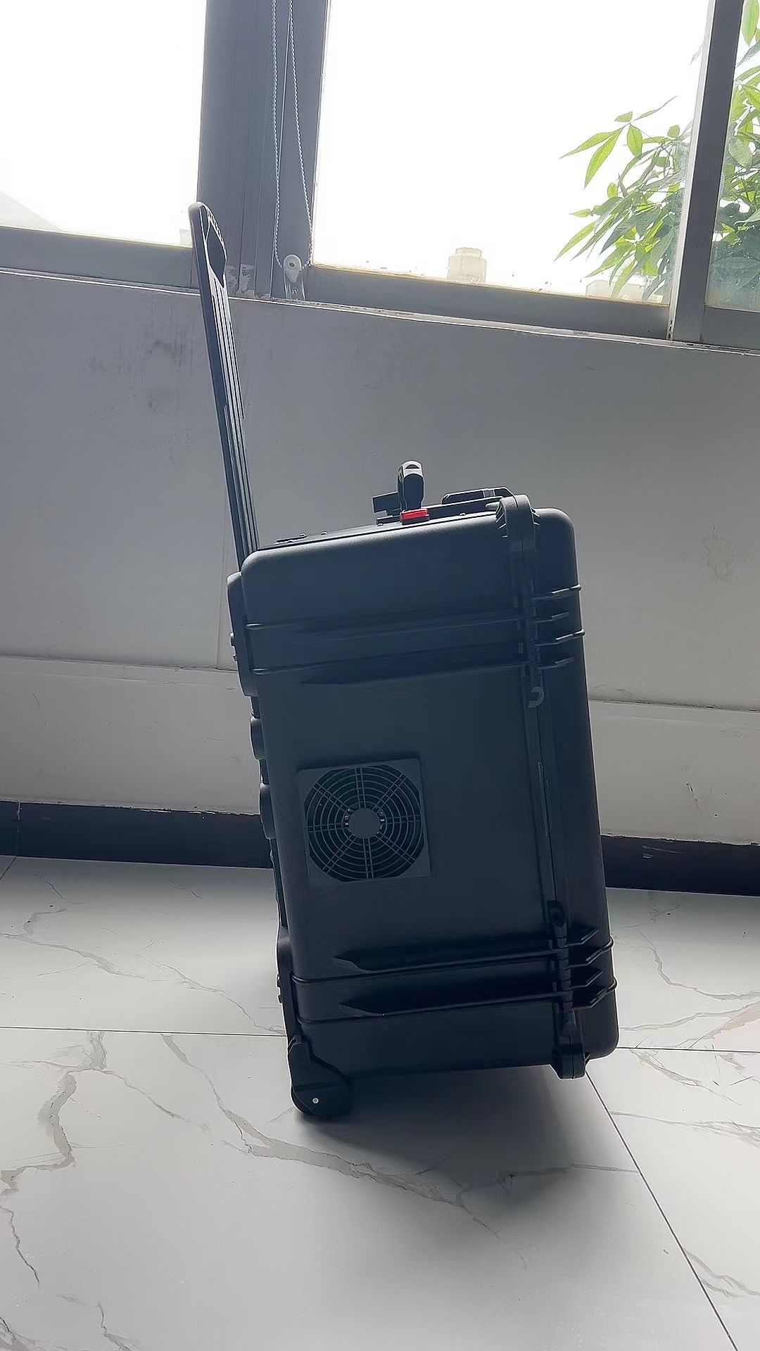 贞丰手拉箱型移动通信干扰器